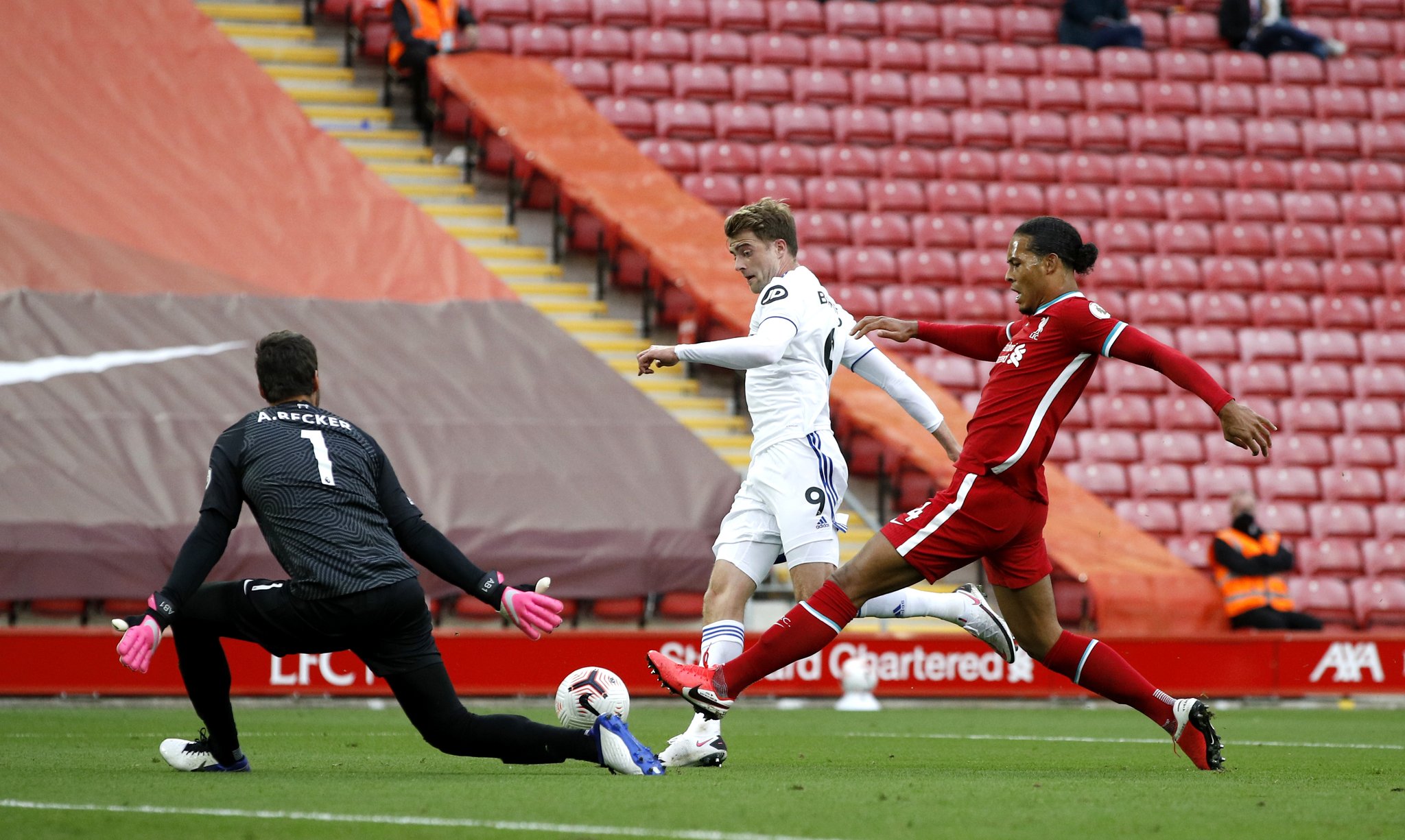 带球突破至 带球突破至